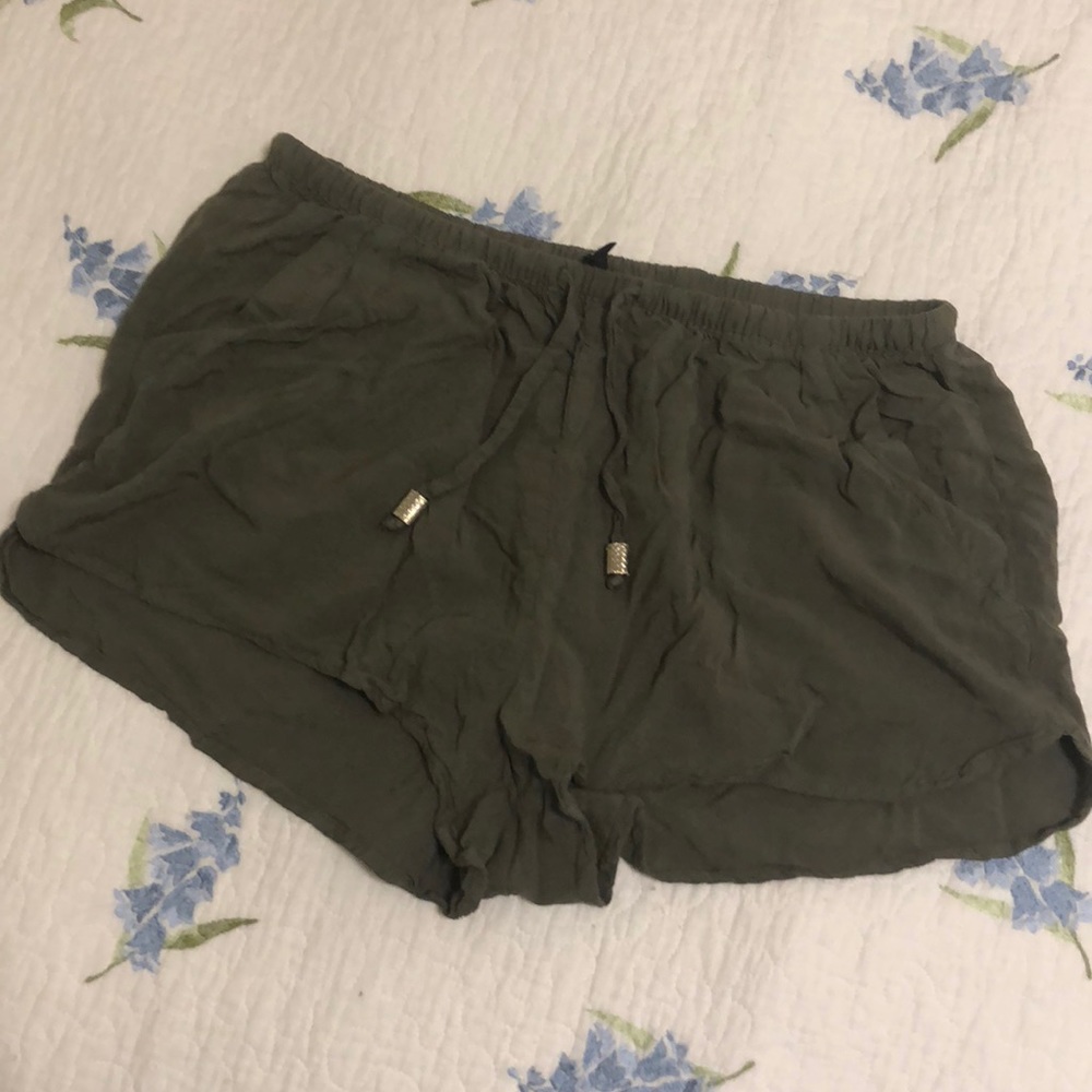 H&M olive green shorts size 10 - Picture 1 of 5